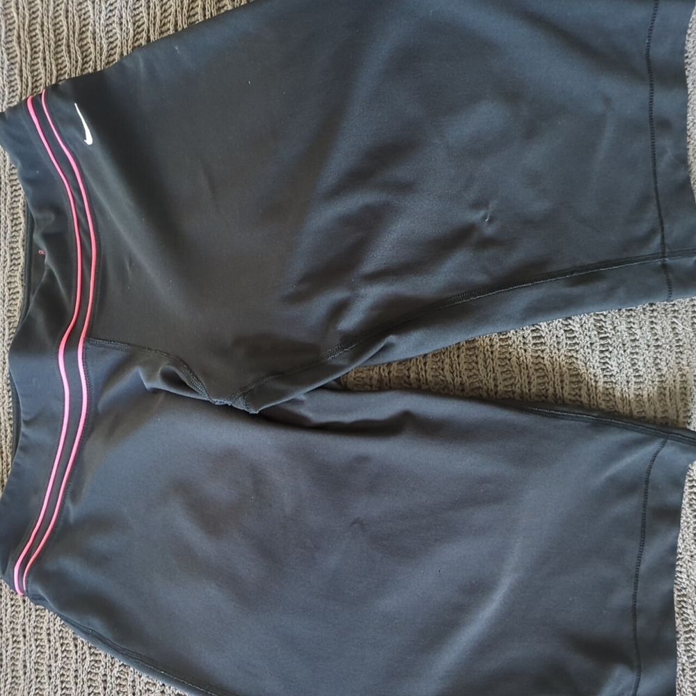 Nike Dri-Fit capri workout pants